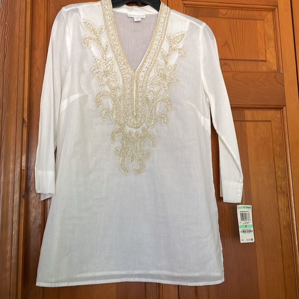 New Charter Club gorgeous white top with beige embroidery. Size 8.